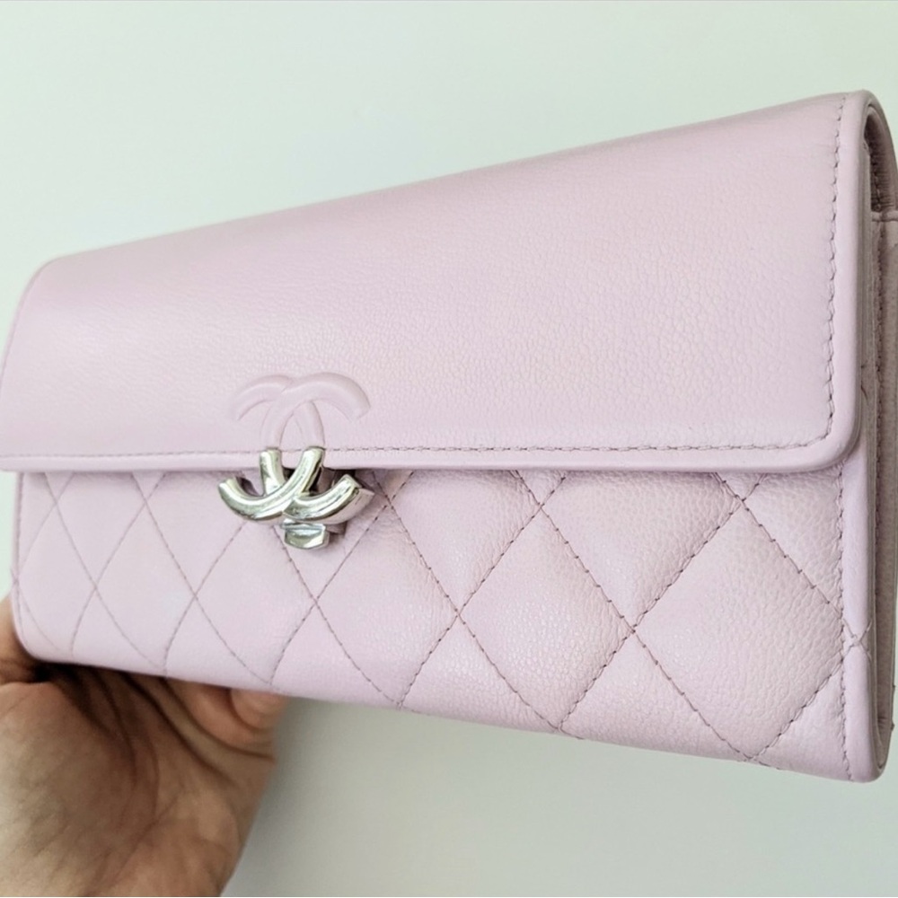 CHANEL Light Pink Quilted Clutch - Picture 6 of 14
